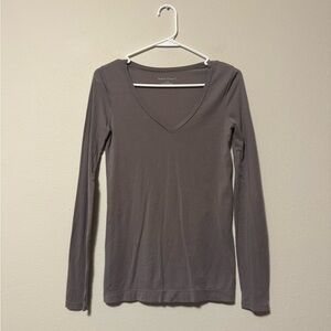 5/$55 !! 🔥 J. Crew Charcoal Long Sleeve V-Neck Top